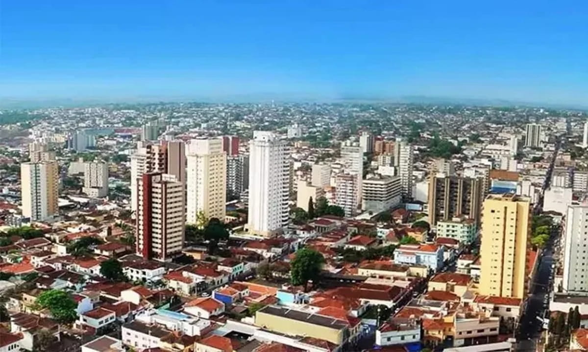 Uberaba construiu uma reputação positiva em rankings nacionais que analisam áreas como limpeza urbana, mobilidade, acesso a serviços e oportunidades de trabalho