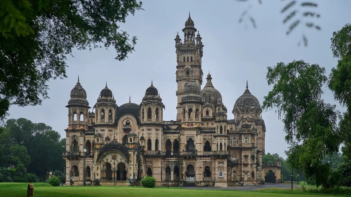 Embora seja uma residência particular, parte do palácio é aberta em determinados períodos do ano