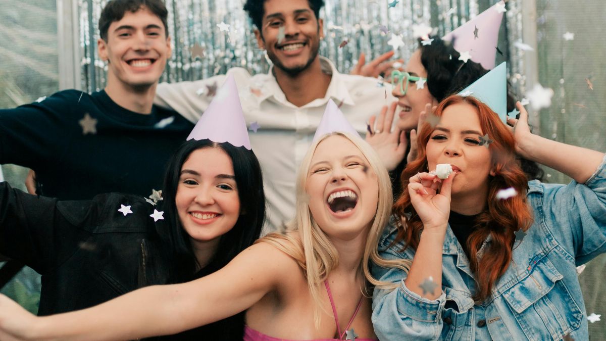 Mapeamento de 3,8 mil cérebros mostra que o cérebro humano se reorganiza em cinco grandes fases