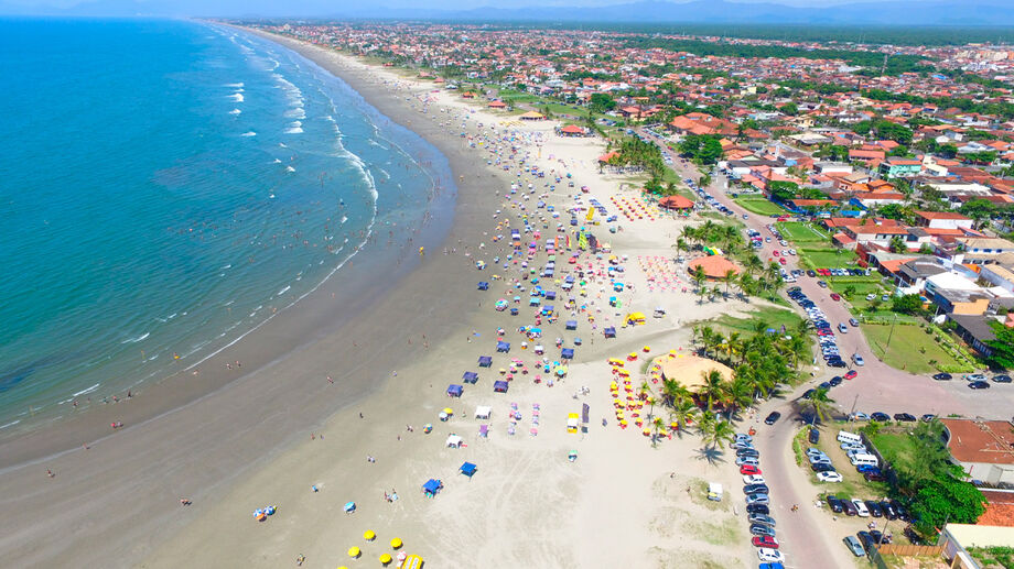 Outros refúgios, como o Praião, a Praia da Saudade e a Praia do Suarão, revelam um litoral que mescla descanso, aventura e belezas naturais de tirar o fôlego.