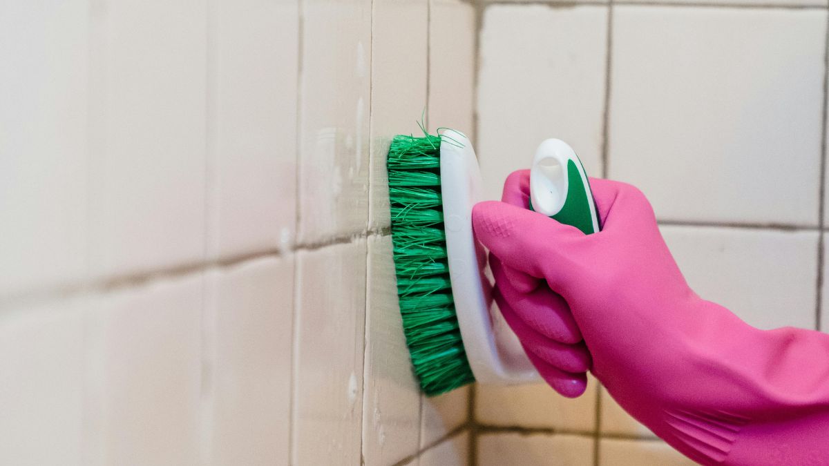 Esse recurso consegue facilmente remover as manchas nos rejuntes