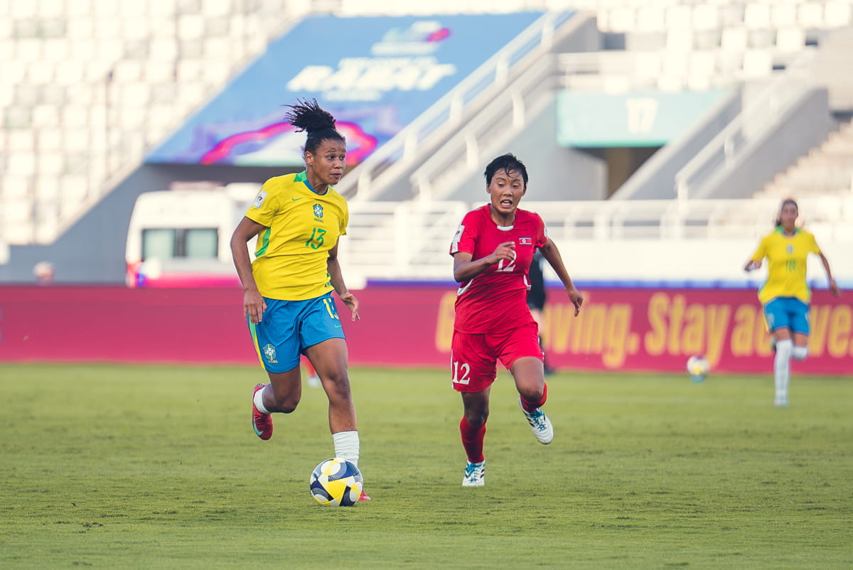 Entre as convocadas da seleção brasileira está a meio-campista Evelin Bonifácio, natural de Peruíbe, no litoral sul de São Paulo