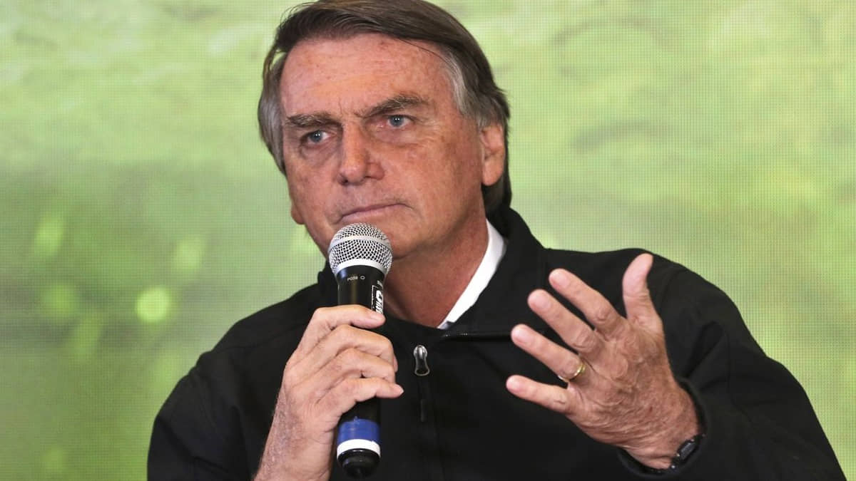 O ex-presidente Jair Bolsonaro foi preso preventivamente pela PF neste sábado (22)