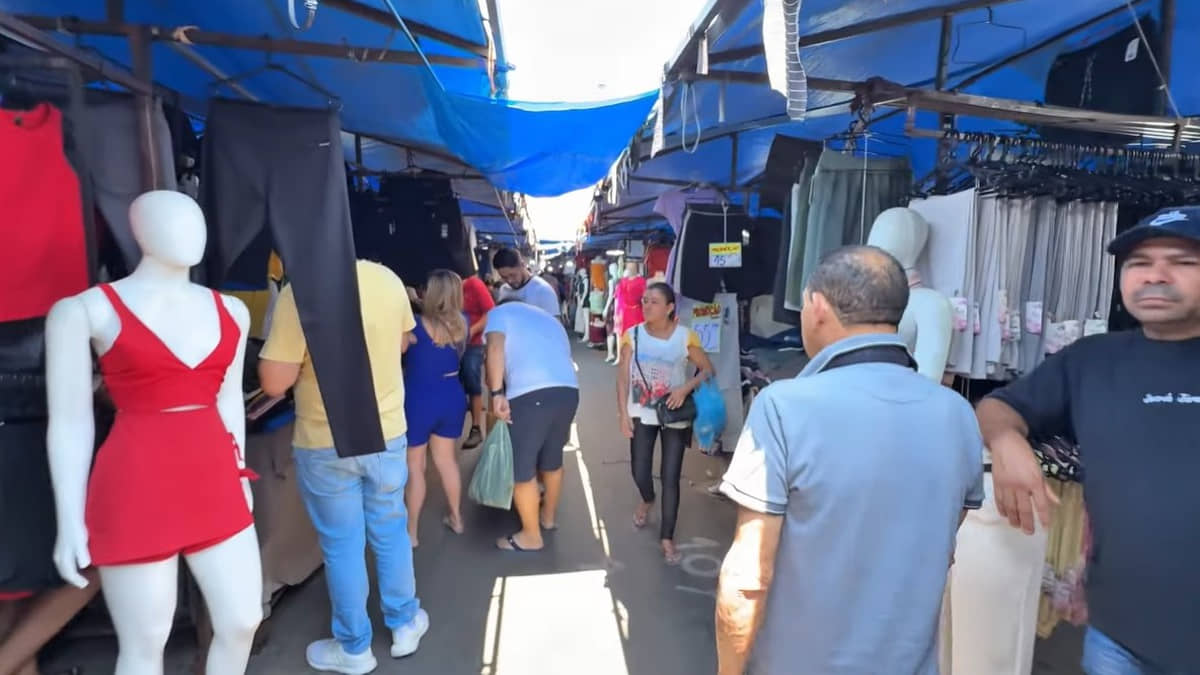 A feira é a mais movimentada de todo o Brasil e conta com milhares de opções de produtos