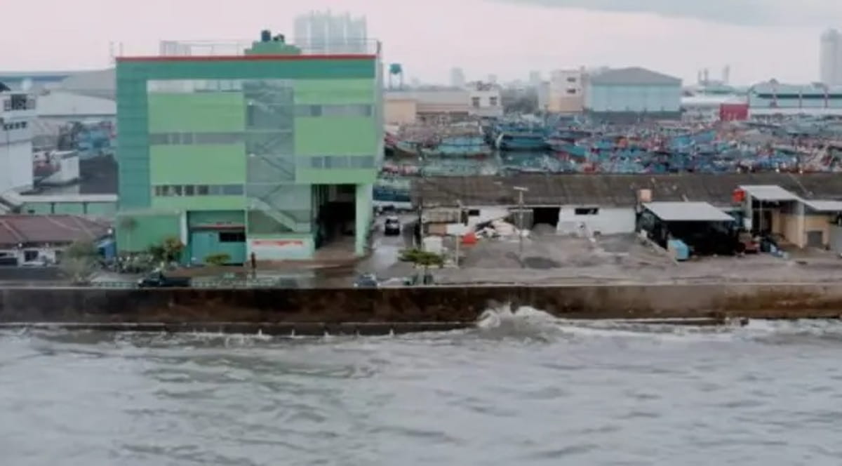 O crescimento populacional de Jacarta contrasta com sua dramática condição geológica