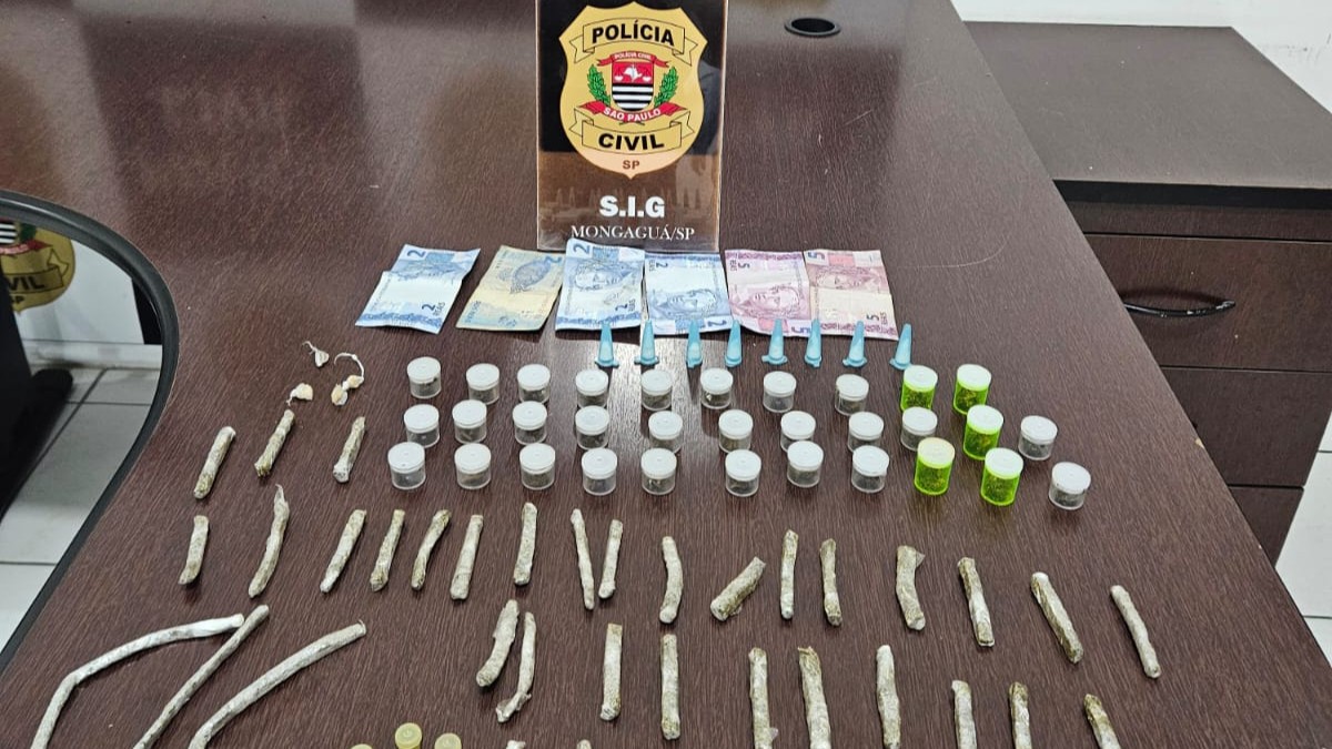 Além de dinheiro, foram apreendidas 184,80 gramas de entorpecentes, entre substâncias naturais e sintéticas