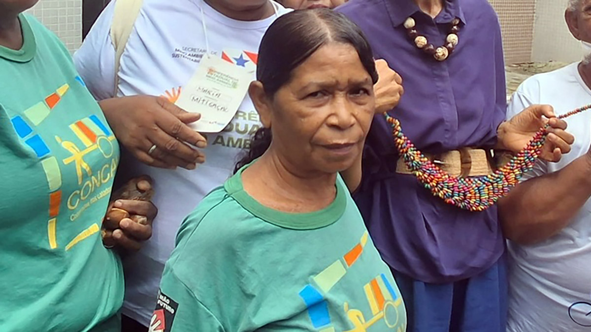 No começo, Iracema passava o dia inteiro sob o sol quente recolhendo lixo