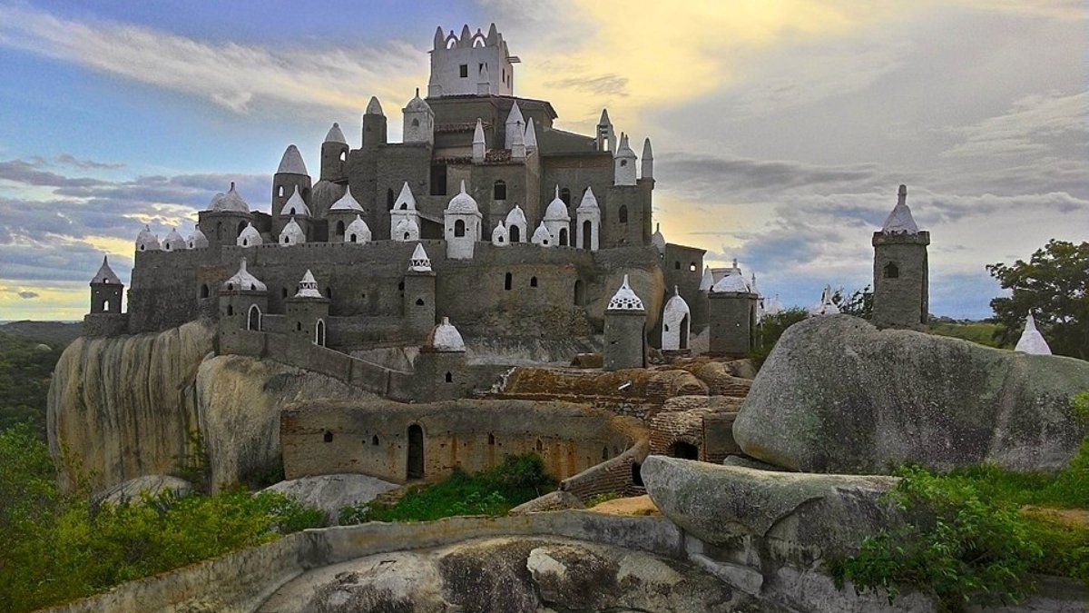 Castelo fica na cidade de Sítio Novo, no Rio Grande do Norte