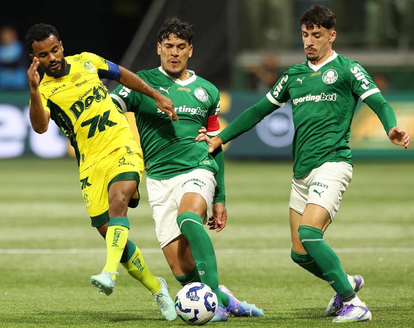 O duelo coloca frente a frente duas equipes que estão na parte de cima da tabela de classificação