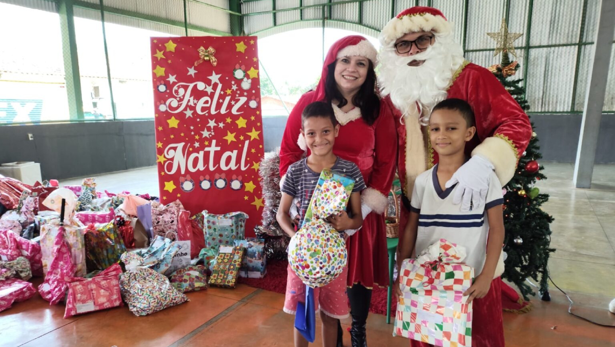 A logística dos Correios permitiu que o espírito natalino chegasse a regiões de difícil acesso