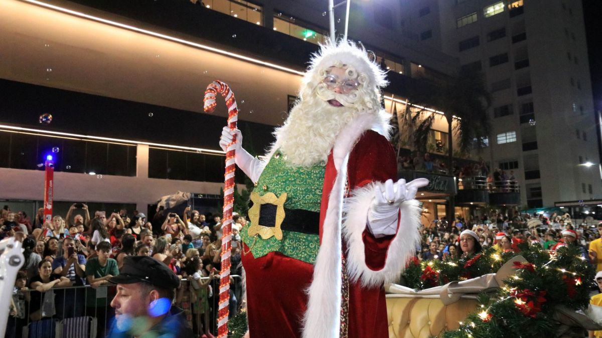 A 13ª Parada de Natal do Balneário terá 500 artistas desfilando na orla de Santos