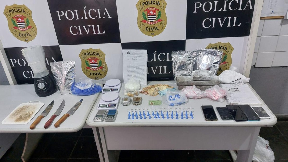 A ação também teve como resultado na apreensão de entorpecentes e materiais usados no preparo e venda de drogas