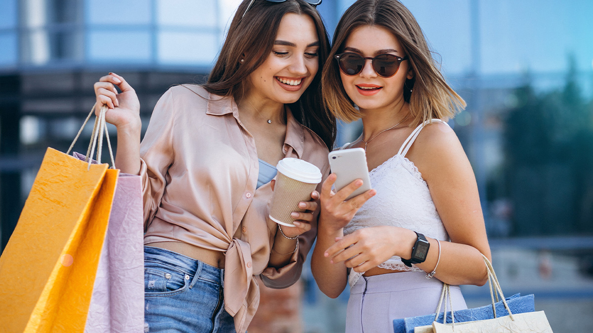 A Black Friday, conhecida pelas grandes promoções, movimenta o comércio global e vem ganhando cada vez mais força no Brasil.