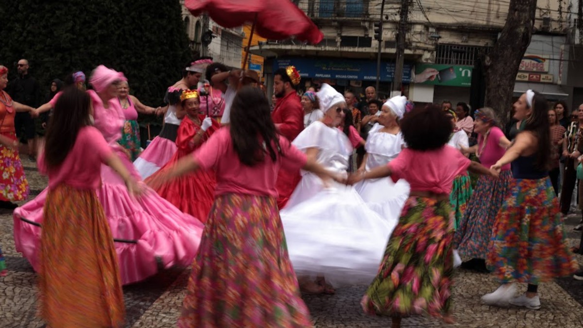 A iniciativa integra o calendário oficial de Santos e reúne oficinas, palestras, debates, apresentações artísticas, ações educativas e vivências históricas