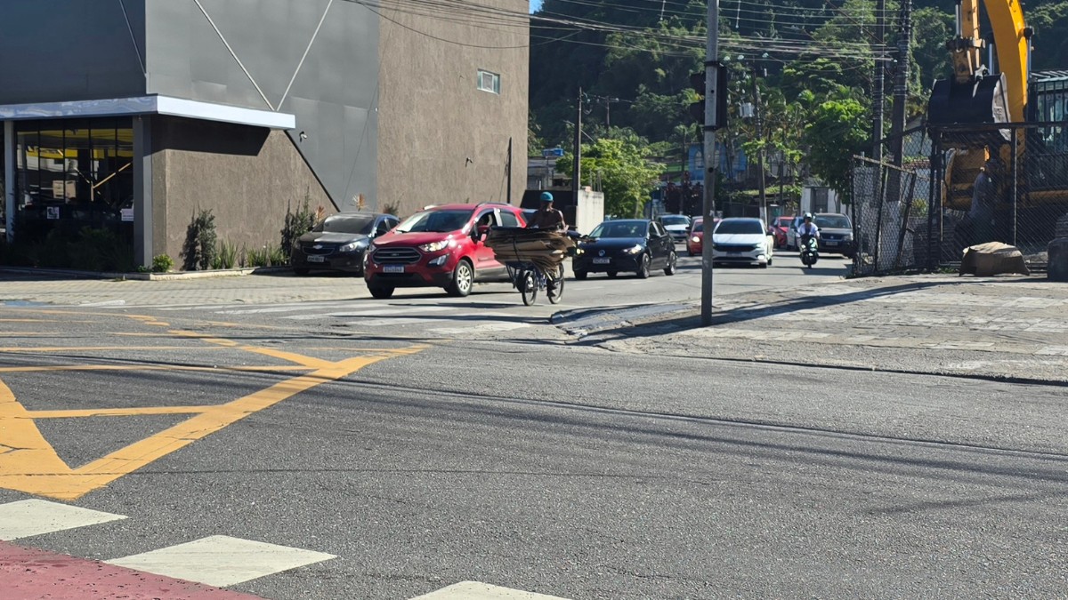 E expectativa é melhorar a fluidez e garantir mais segurança para motoristas e pedestres que circulam pela região