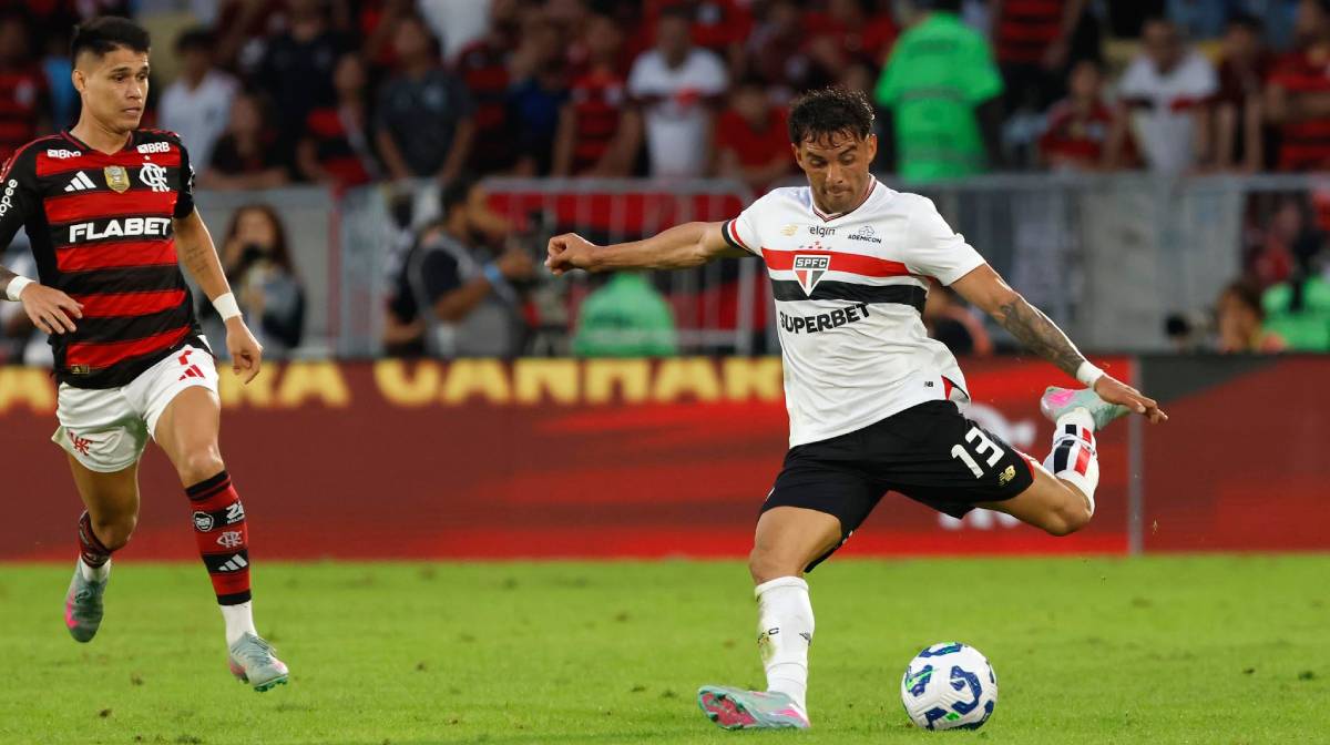 Enquanto o Flamengo briga pelo título, o São Paulo busca melhorar sua colocação no Campeonato Brasileiro
