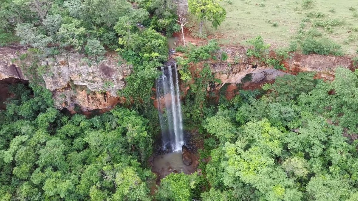 A cidade possui inúmeras cachoeiras, sendo a mais famosa a do Canguçu