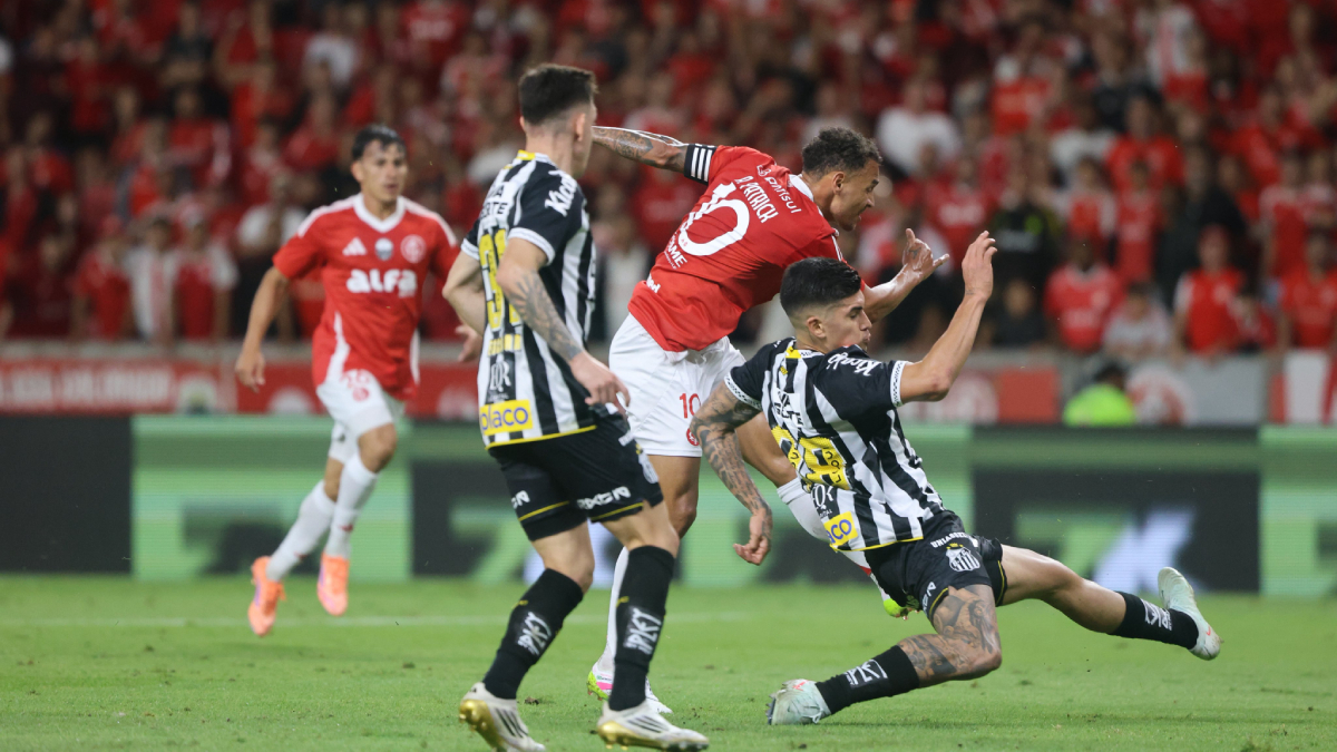 Na segunda etapa, o Santos reagiu e chegou ao empate aos 17 minutos