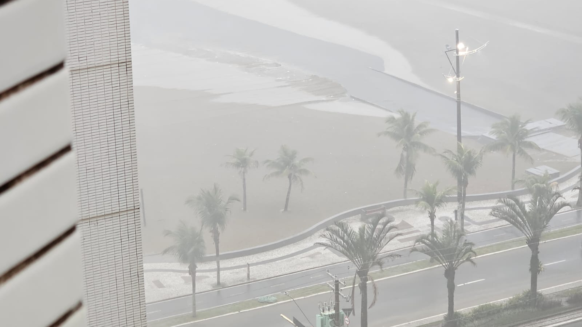 Praia Grande já está tomada pela chuva