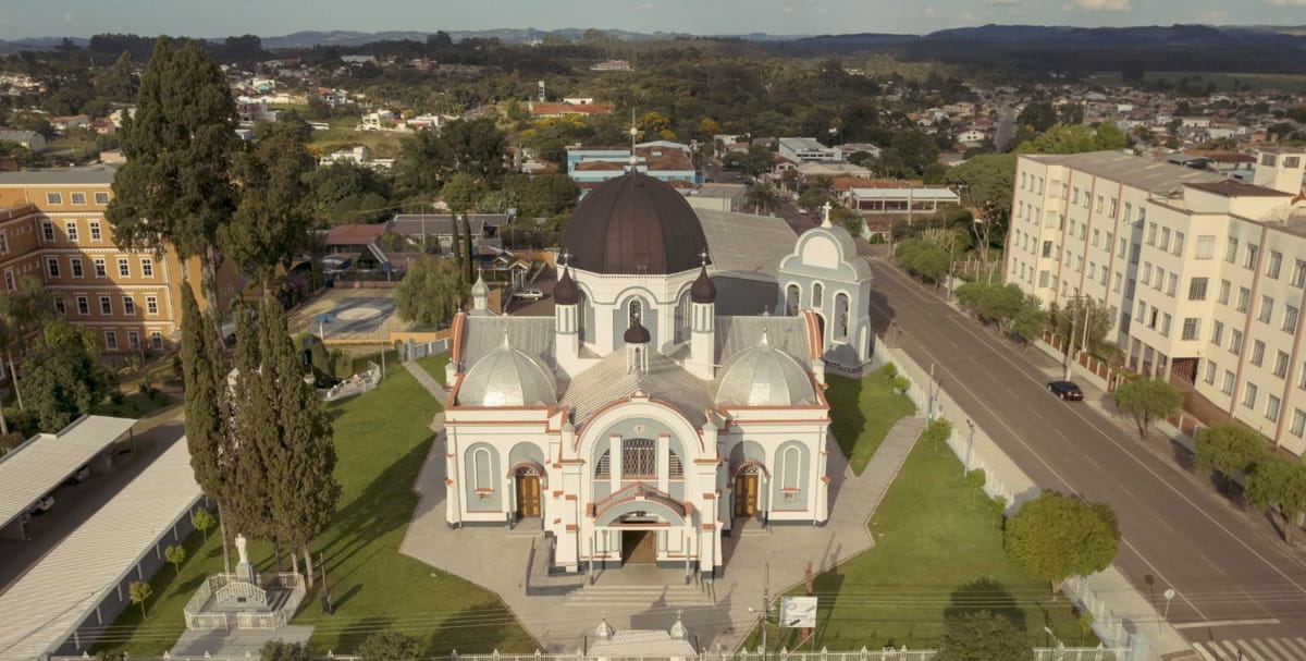 O município abriga o maior número de igrejas ucranianas do Brasil, muitas delas construídas em madeira e com traços da arquitetura bizantina