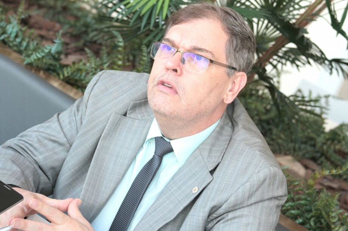 Banha retorna ao plenário prometendo manter a produtividade e o foco em políticas voltadas à terceira idade e bem-estar socialvereador banha camara santos