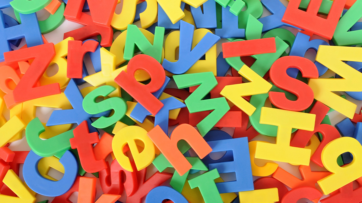 Mas atenção: nem sempre o som indica a grafia correta. Muitas palavras que parecem levar "J" na verdade se escrevem com "G"