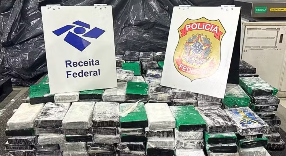 Devido ao grande fluxo de mercadorias e à conexão direta com importantes portos europeus e africanos, o Porto de Santos continua sendo uma das principais rotas usadas por organizações criminosas