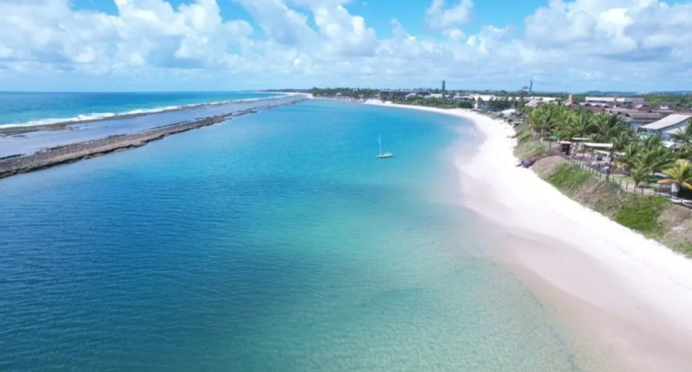 Famosa por abrigar Porto de Galinhas, eleita repetidas vezes como uma das praias mais bonitas do país, a cidade colhe resultados de investimentos recentes em segurança pública e monitoramento