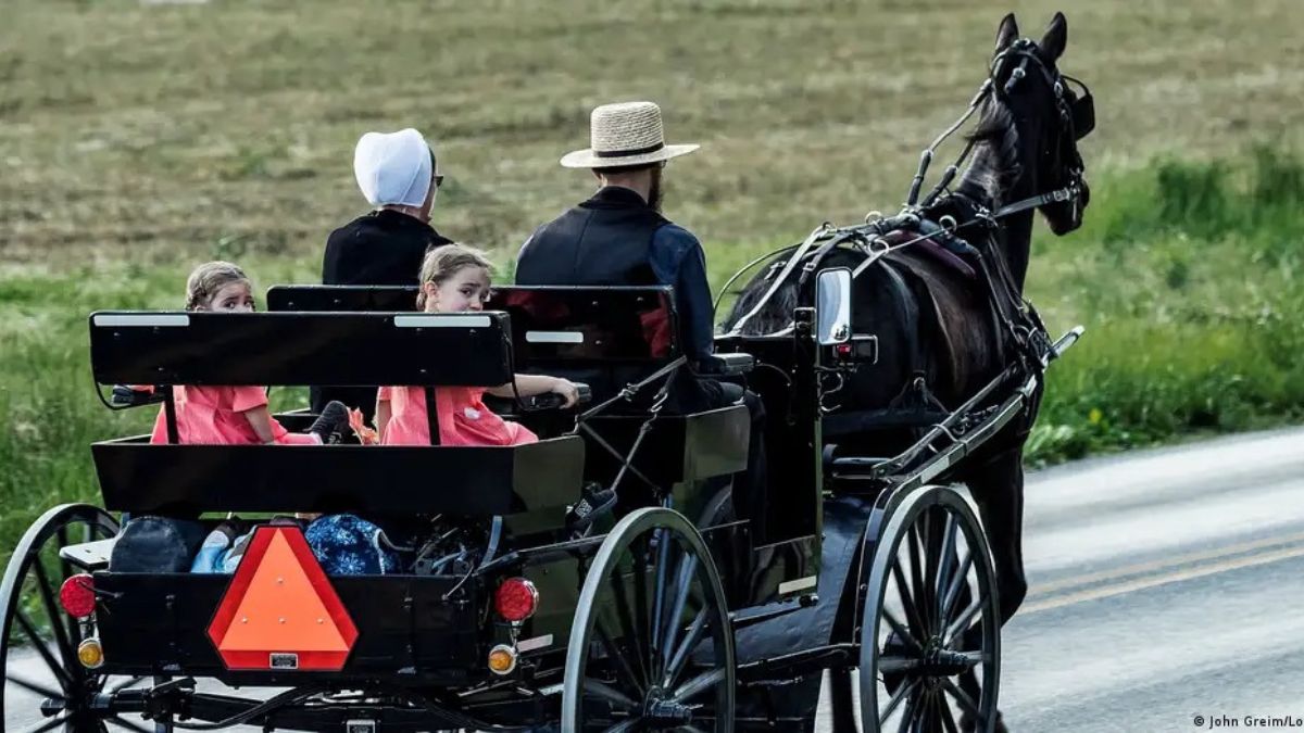 O estilo de vida Amish contrasta fortemente com a modernidade das cidades ao redor