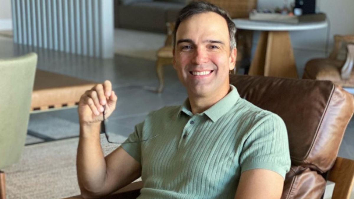 Espaço onde Tadeu recarrega as energias contrasta com a agitação e o colorido da casa do reality.