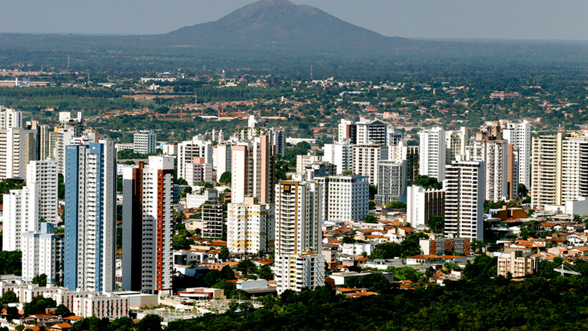 Localizada no coração do Centro-Oeste, Cuiabá tem clima tropical semiúmido, com média anual próxima de 27°C