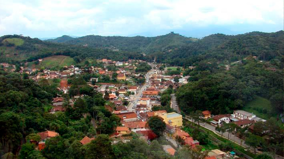 A pequena cidade da Serra da Mantiqueira combina montanhas, ar puro e um ritmo de vida mais desacelerado, perfeito para fugir da rotina.