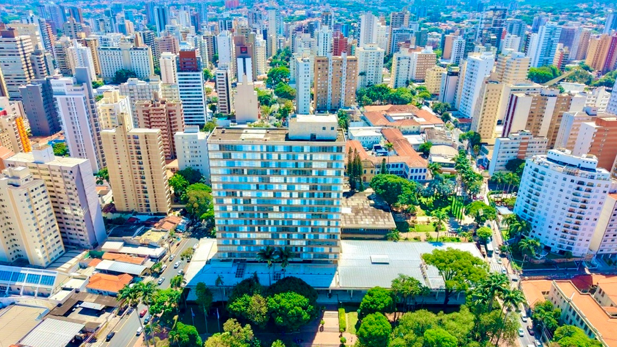 Quando o tema é limpeza urbana, o Japão costuma ser citado como referência mundial, especialmente pela educação da população e pela organização das cidades