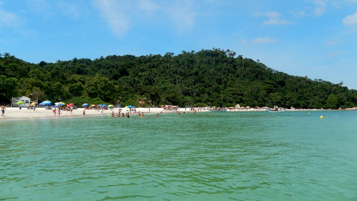 Visitantes na Ilha do Campeche, que terá novas regras de acesso e limite diário de 800 pessoas a partir do verão de 2026