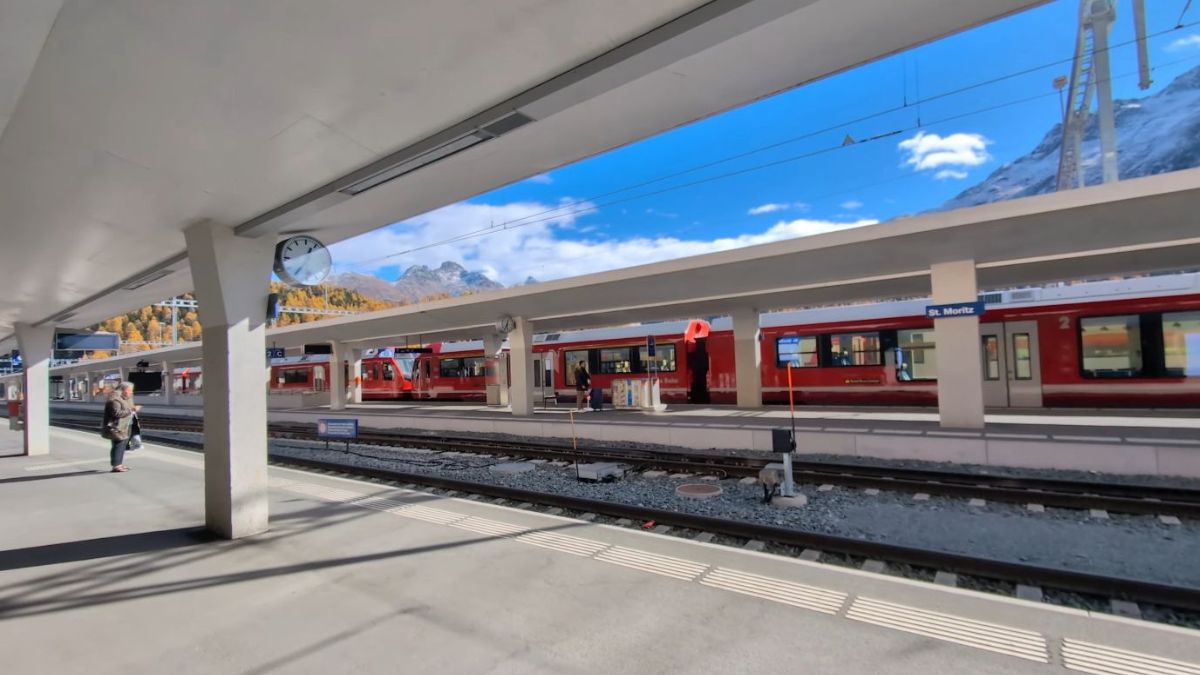 O Bernina Express mantém sua função como infraestrutura histórica, logística e cultural