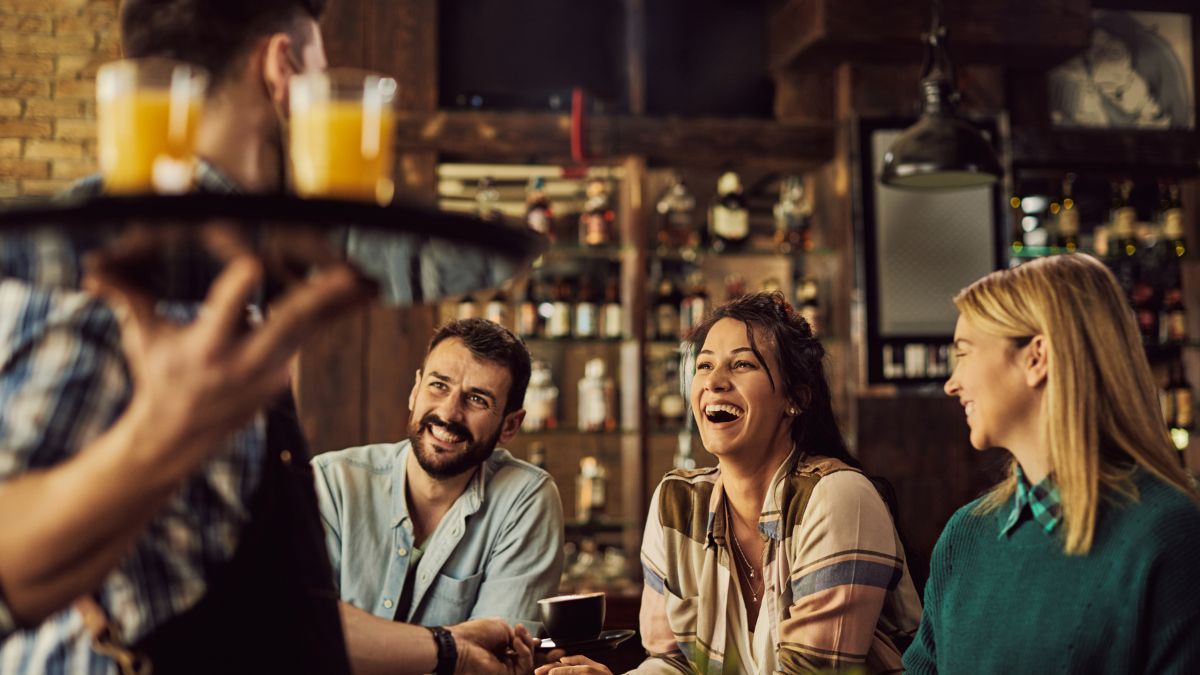 Chegar sozinho, sair com amigos: o Rolê Pepe aposta no olho no olho para transformar encontros em conexões reais