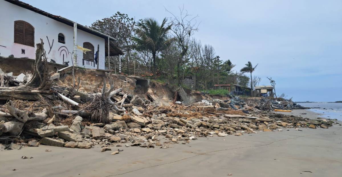 A região enfrenta uma realidade cada vez mais dura, marcada pela destruição de casas, comércios e vias públicas, além do deslocamento de moradores