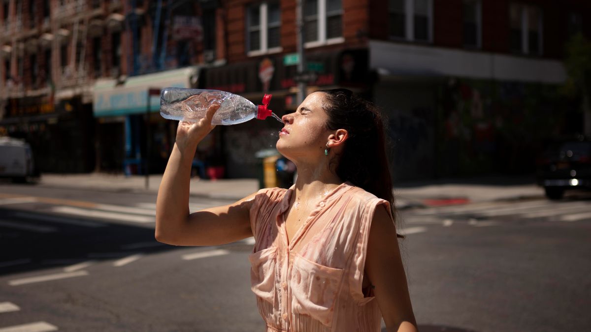 A Baixada Santista enfrenta um dia de calor intenso com sensação térmica de 36&ordm;C