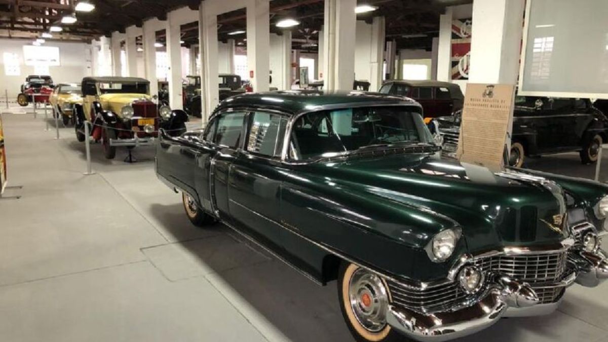 A cidade conta com um grande acervo de carros antigos