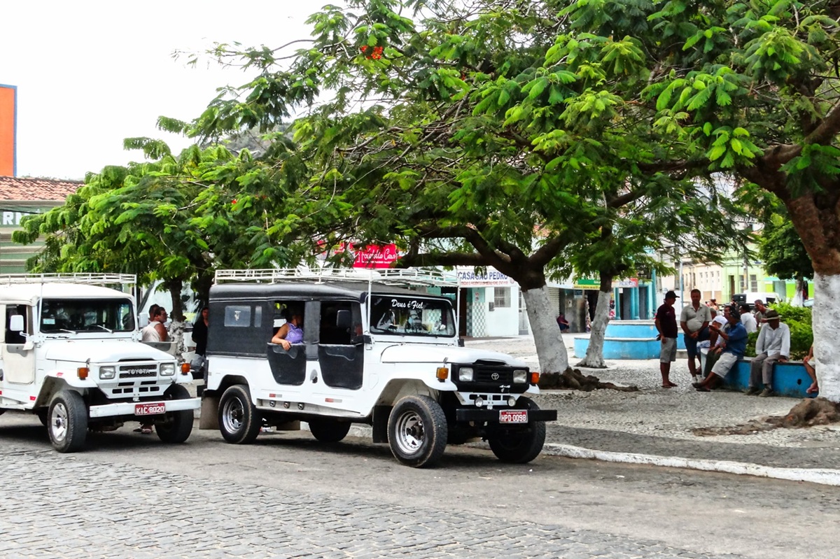 Transformar uma Toyota Bandeirante em limousine não é só negócio: é tradição, cultura e identidade