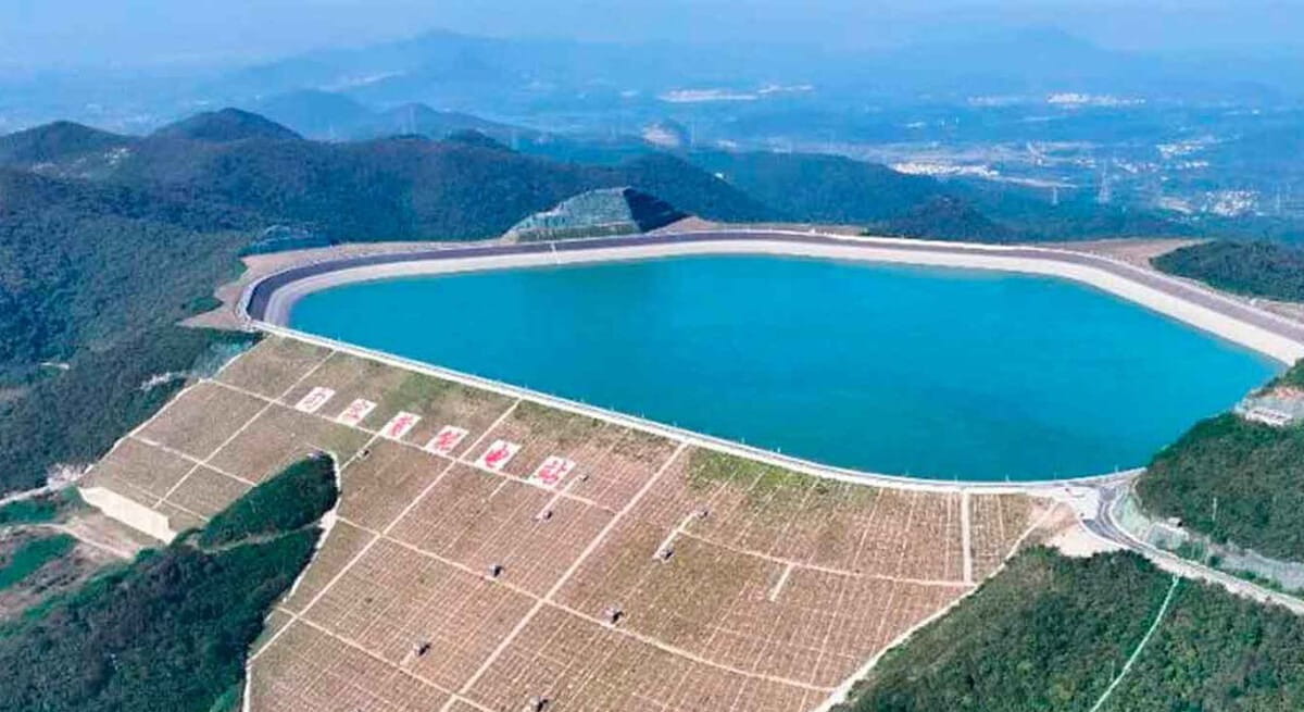 A instalação, que já opera em plena capacidade, funciona como um gigantesco sistema de armazenamento capaz de equilibrar o consumo de energia