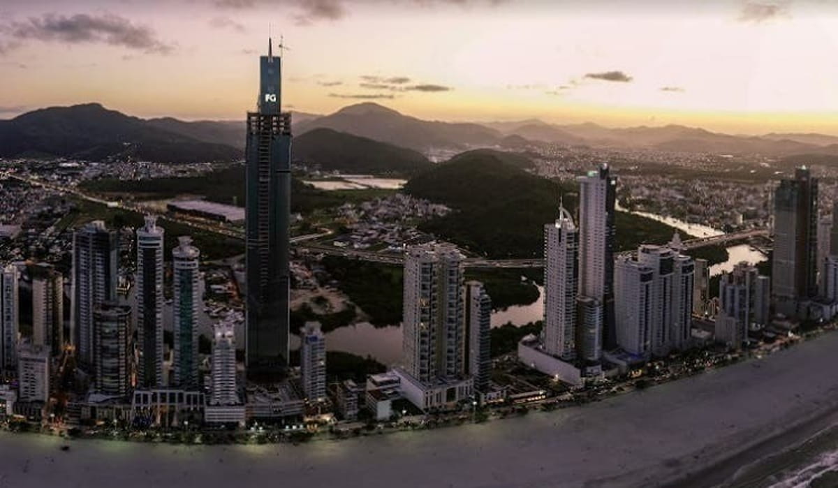Com 290 metros de altura, o One Tower lidera o ranking nacional e figura entre os edifícios mais altos da América do Sul