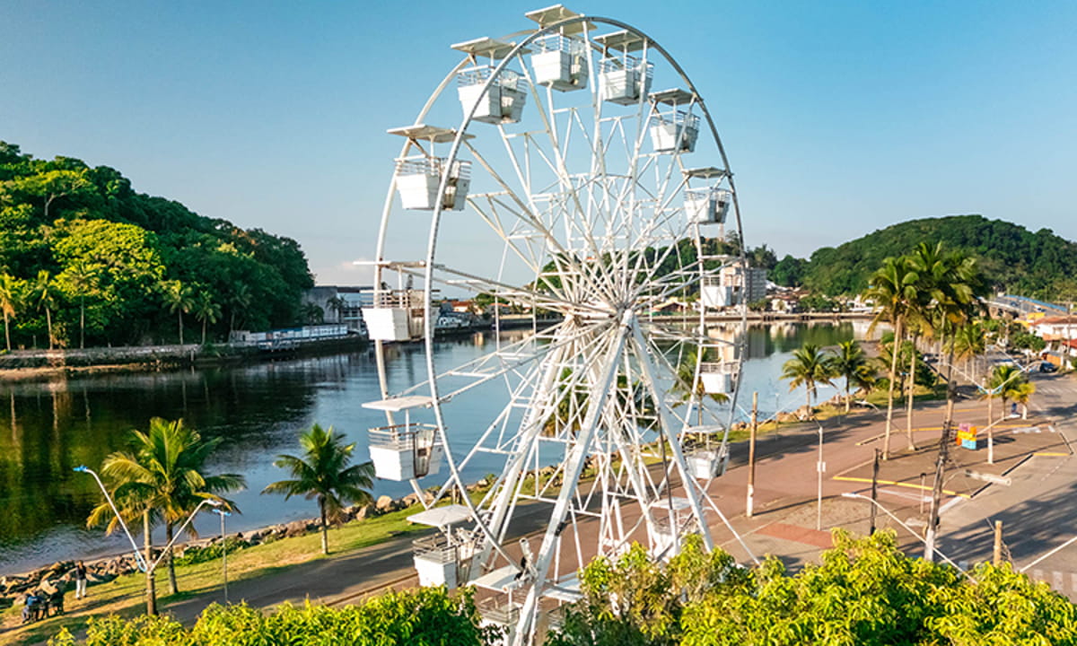 A roda-gigante, que se tornou ponto de fotos, passeios familiares e observação do pôr do sol, deve voltar a ser uma das principais atividades para quem visita a Boca da Barra