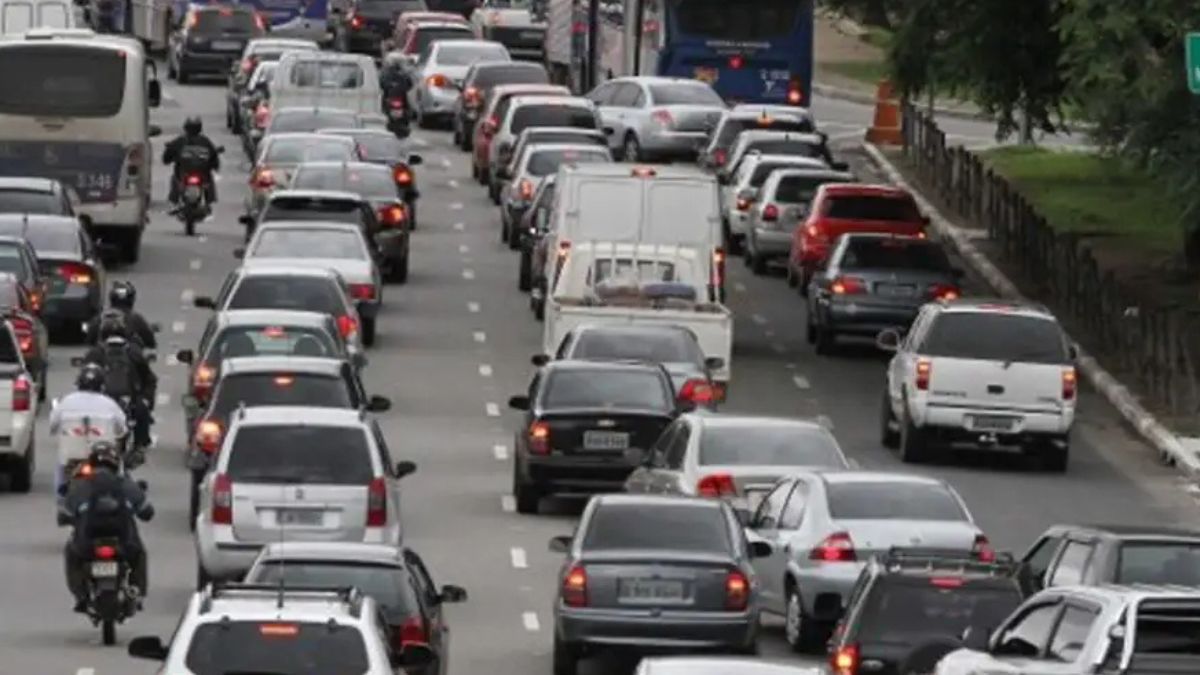 Câmara aprova mudança que beneficia donos de carros antigos no IPVA