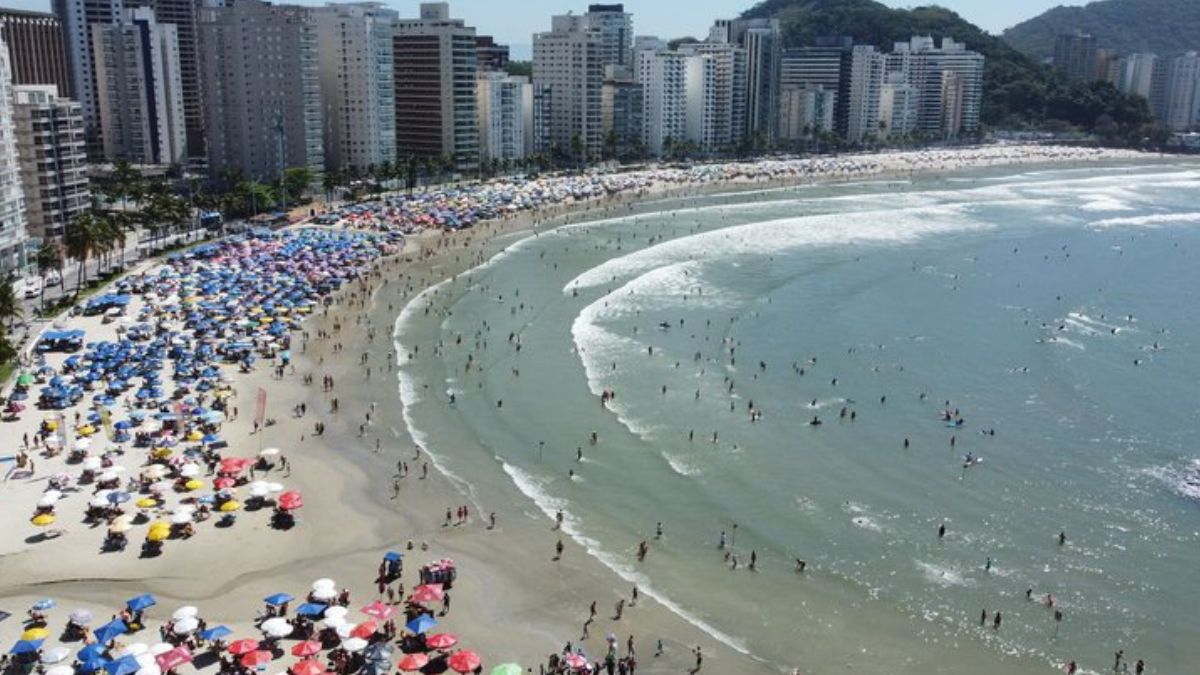 Destino atrai famílias, surfistas e turistas em busca de belas paisagens e lazer à beira-mar