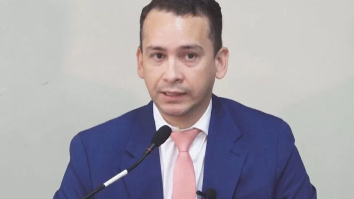 Durante o assalto, os criminosos conseguiram levar uma quantia em dinheiro, um relógio de pulso, dois celulares e a chave de um veículo.