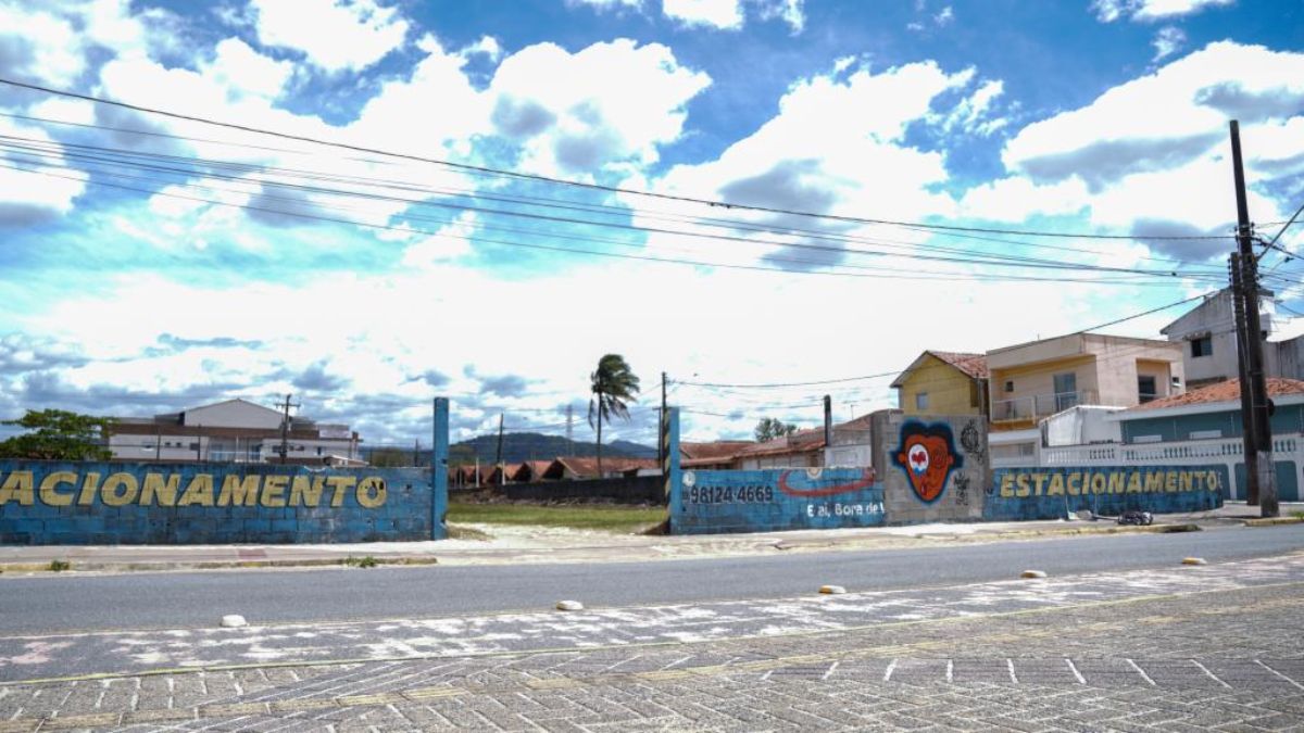 A decisão acontece devido ao surgimento de diversos imóveis particulares que passaram a funcionar como estacionamento, cujas atividades não eram fiscalizadas de forma devida pelo Poder Público