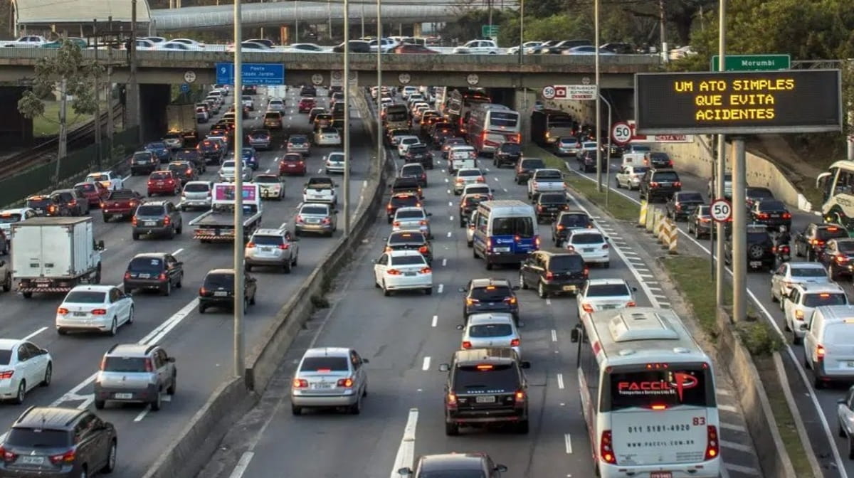 A cobrança surgiu em 2020, quando São Paulo passou a adotar de forma definitiva as placas no padrão Mercosul