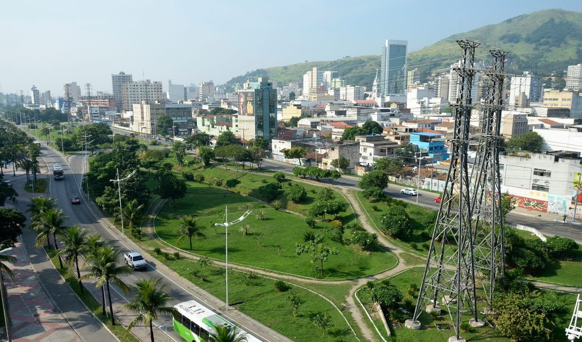 Poucas cidades brasileiras conseguem reunir, em um mesmo território, forte estrutura urbana e áreas preservadas de Mata Atlântica