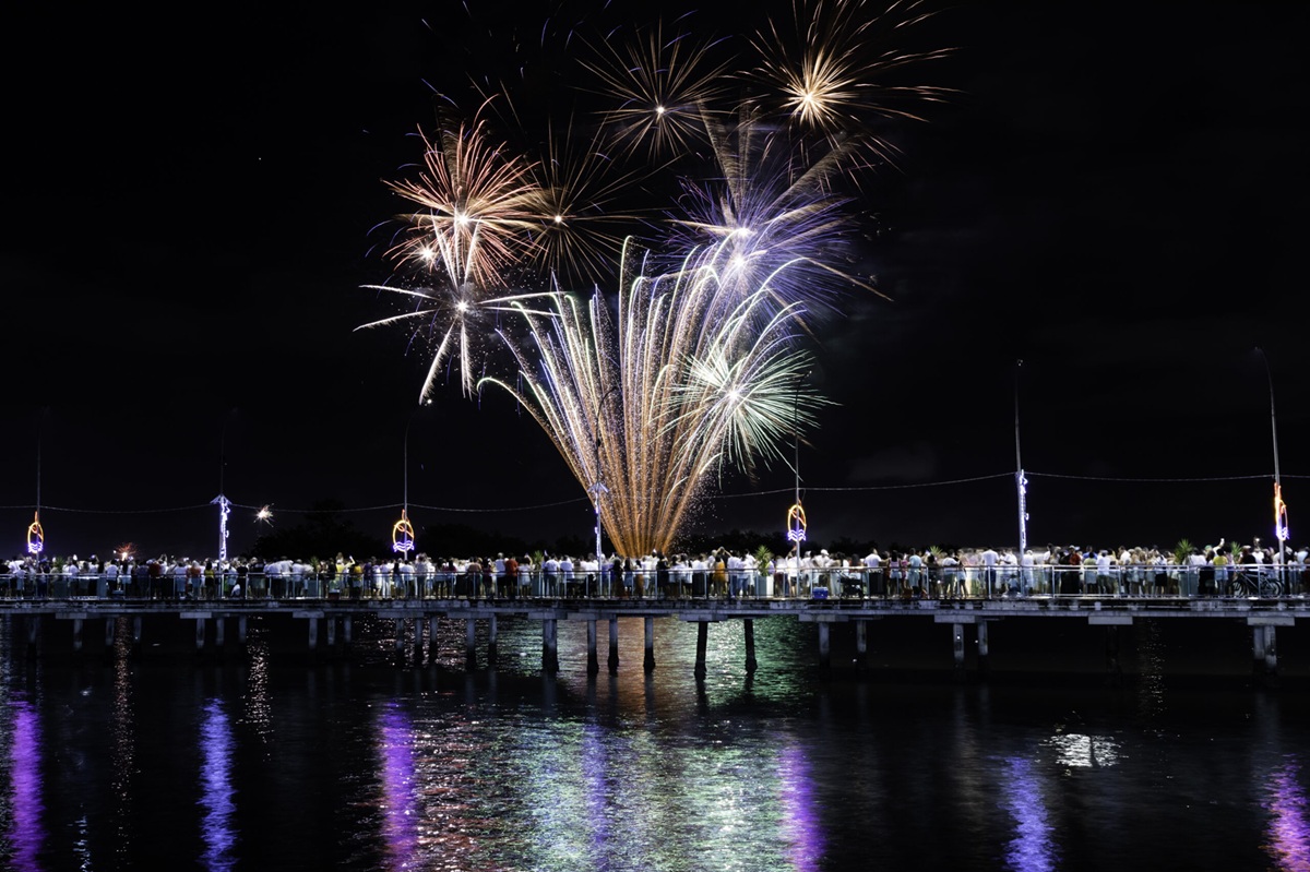 A legislação vale para ambientes públicos e privados, em áreas abertas ou fechadas, e permite apenas os chamados fogos de vista
